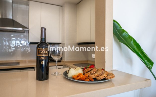 Resale - Apartment - Marbella - Puerto Banús