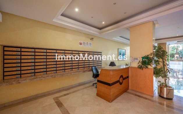 Resale - Apartment - Marbella - Puerto Banús