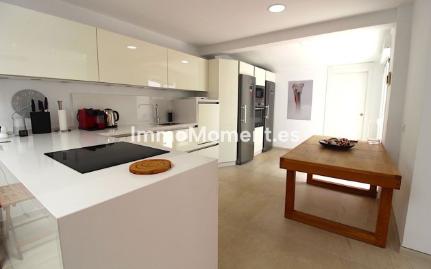 Resale - Detached villa - Marbella - Nueva Andalucía