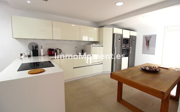 Resale - Detached villa - Marbella - Nueva Andalucía