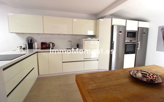 Resale - Detached villa - Marbella - Nueva Andalucía