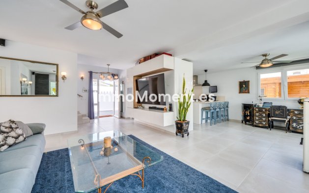 Resale - Detached villa - Estepona - Estepona Centro
