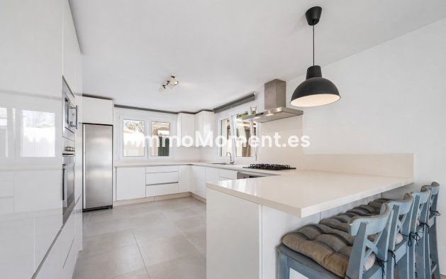 Resale - Detached villa - Estepona - Estepona Centro
