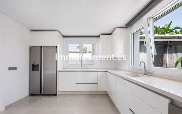 Resale - Detached villa - Estepona - Estepona Centro