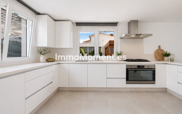 Resale - Detached villa - Estepona - Estepona Centro
