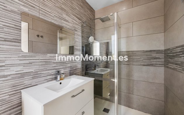 Resale - Detached villa - Estepona - Estepona Centro