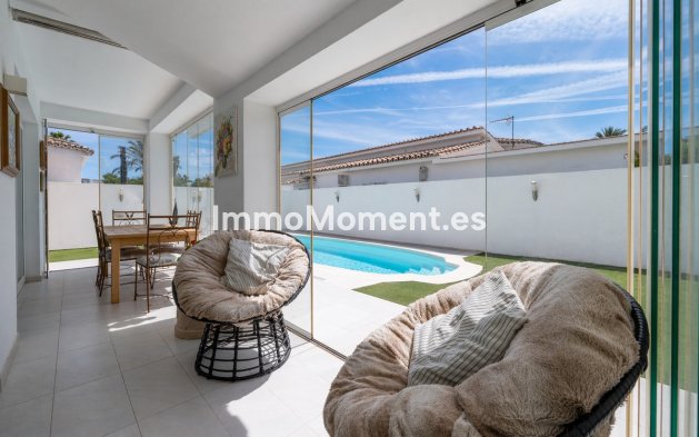 Resale - Detached villa - Estepona - Estepona Centro