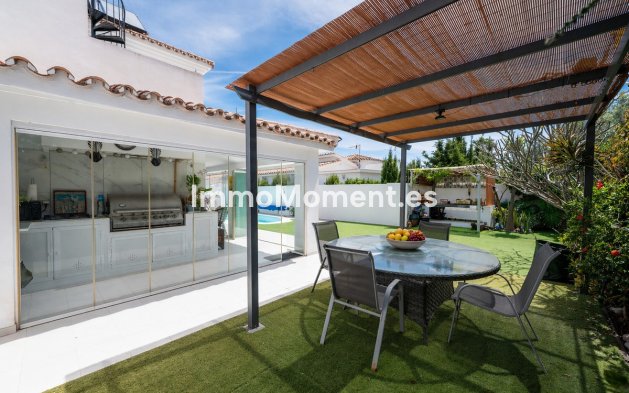 Resale - Detached villa - Estepona - Estepona Centro