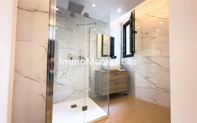 Wiederverkauf - Freistehende Villa - Estepona  - Estepona Centro