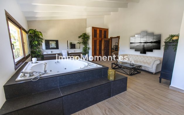Wiederverkauf - Freistehende Villa - Marbella - Nueva Andalucía