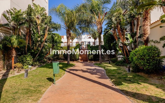 Resale - Apartment - Estepona - Estepona Centro