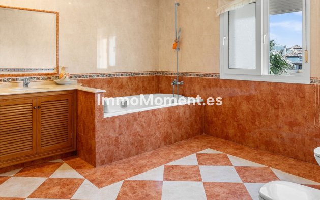 Resale - Detached villa - Benalmadena - Torrequebrada