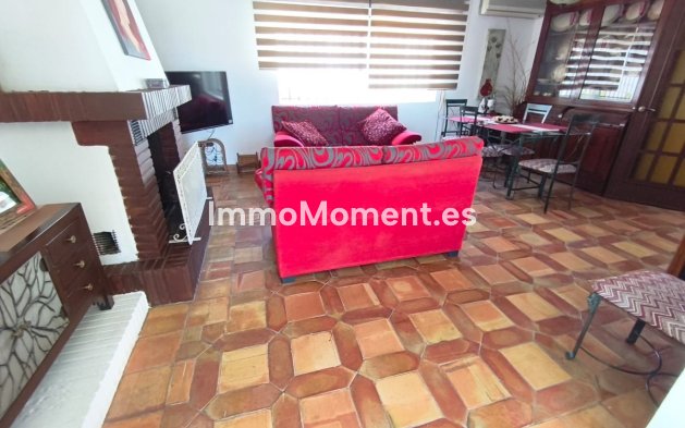Wiederverkauf - Freistehende Villa -   Inländisch - Alhaurín de la Torre