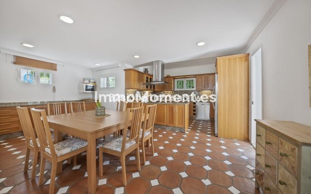 Bestaande woning - Vrijstaande villa - Estepona  - Estepona Centro