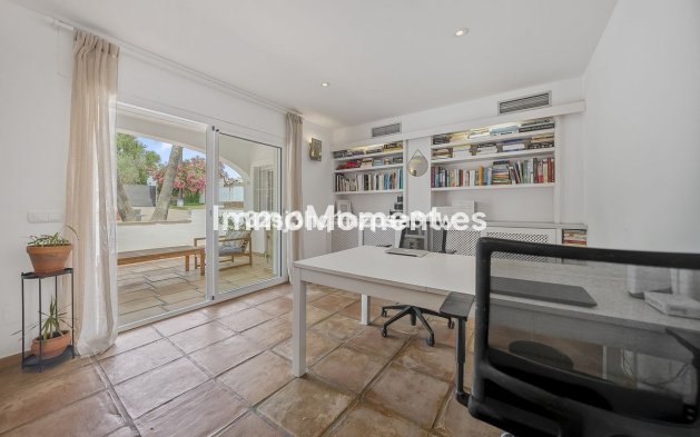 Bestaande woning - Vrijstaande villa - Estepona  - Estepona Centro