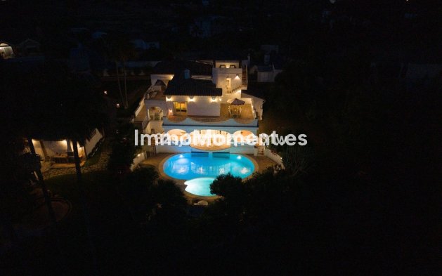 Bestaande woning - Vrijstaande villa - Estepona  - Estepona Centro