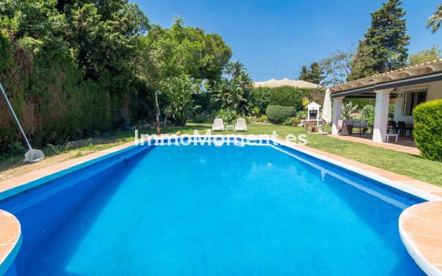 Resale - Detached villa - Estepona - Estepona Centro