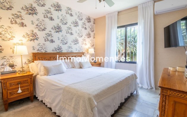 Resale - Detached villa - Estepona - Estepona Centro