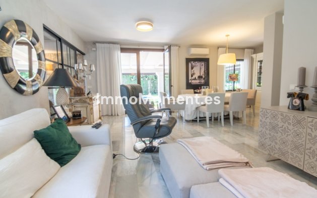 Resale - Detached villa - Estepona - Estepona Centro