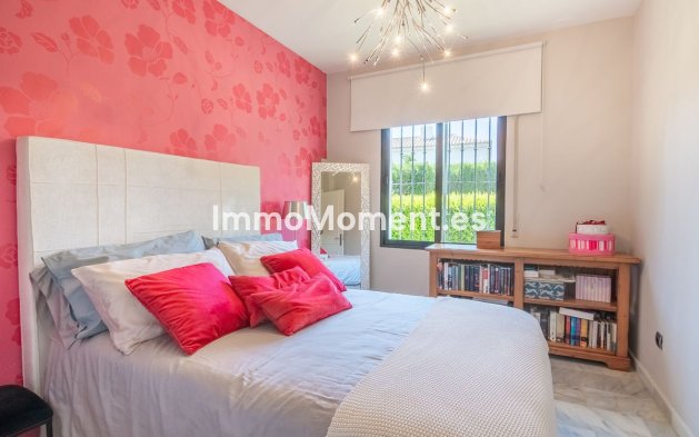 Resale - Detached villa - Estepona - Estepona Centro