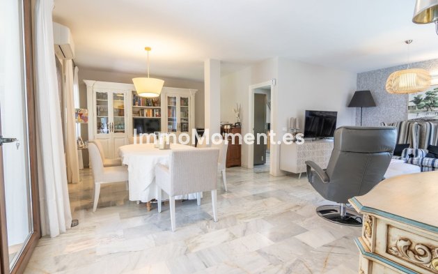 Resale - Detached villa - Estepona - Estepona Centro