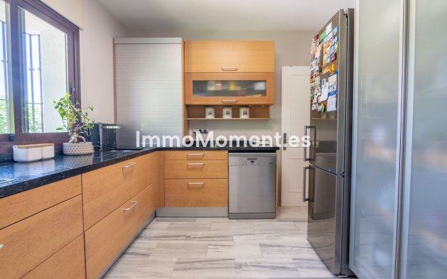 Resale - Detached villa - Estepona - Estepona Centro