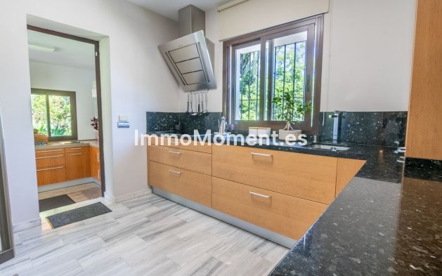 Resale - Detached villa - Estepona - Estepona Centro