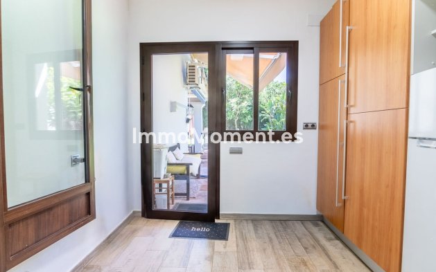 Resale - Detached villa - Estepona - Estepona Centro