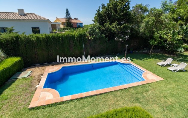 Resale - Detached villa - Estepona - Estepona Centro