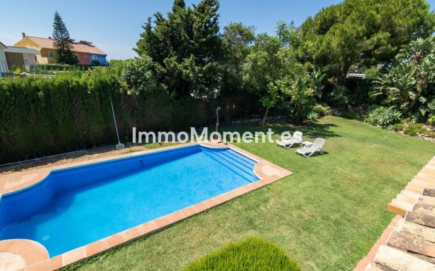 Resale - Detached villa - Estepona - Estepona Centro