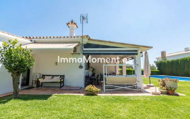 Resale - Detached villa - Estepona - Estepona Centro