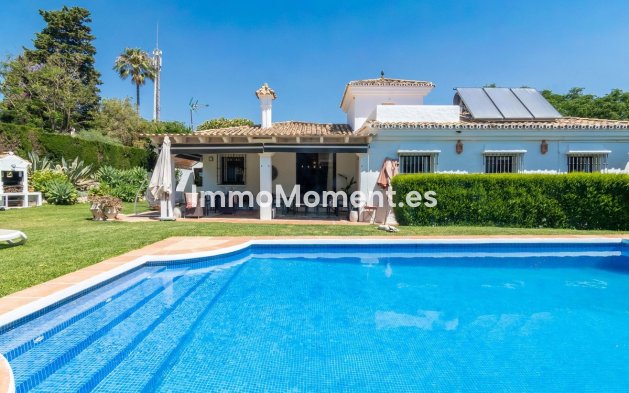 Resale - Detached villa - Estepona - Estepona Centro