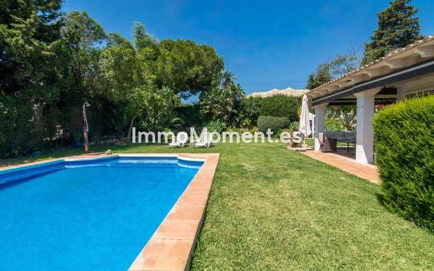 Resale - Detached villa - Estepona - Estepona Centro
