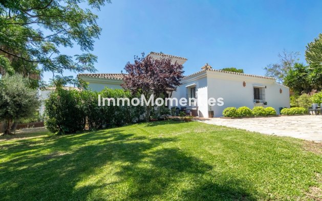 Resale - Detached villa - Estepona - Estepona Centro