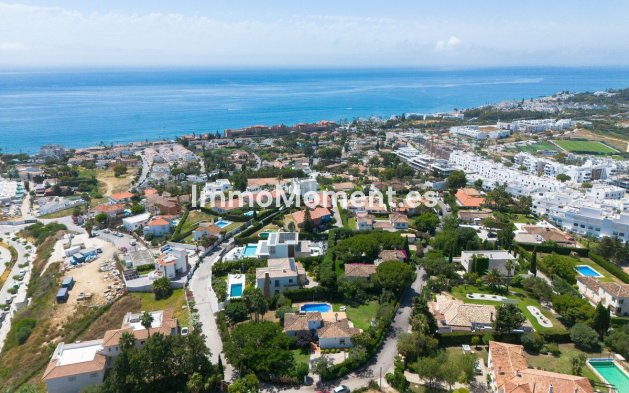 Resale - Detached villa - Estepona - Estepona Centro
