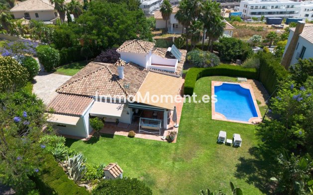 Resale - Detached villa - Estepona - Estepona Centro