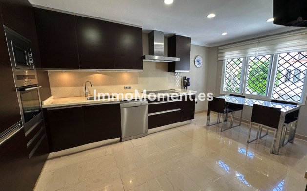 Bestaande woning - Rijtjeshuis - Estepona  - Estepona Centro