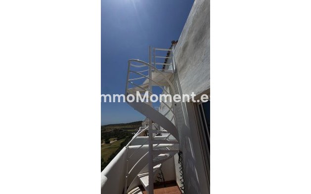 Resale - Apartment - Estepona - Valle Romano