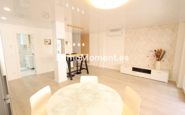 Resale - Apartment - Torrevieja - Torrevieja Centro