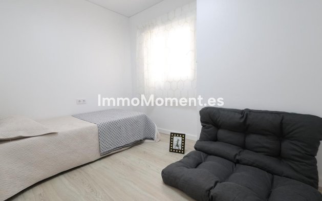 Resale - Apartment - Torrevieja - Torrevieja Centro