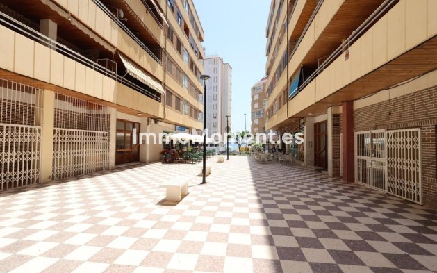Resale - Apartment - Torrevieja - Torrevieja Centro