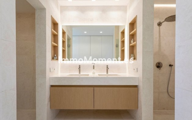 Resale - Apartment - Marbella - Guadalmina Alta