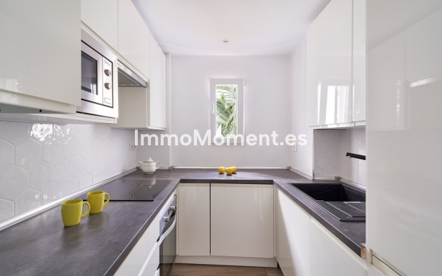 Resale - Apartment - Marbella - Elviria
