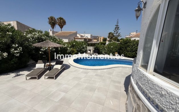 Bestaande woning - Vrijstaande villa - Torrevieja - Torrevieja Centro