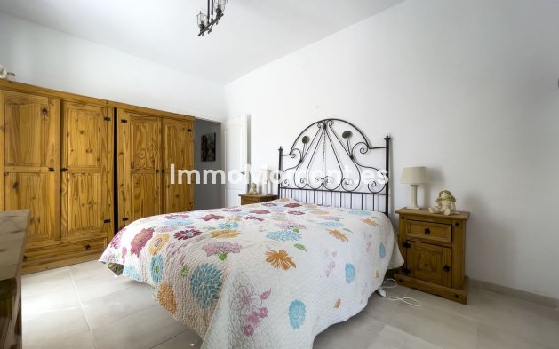 Resale - Country house - Inland  - Coín