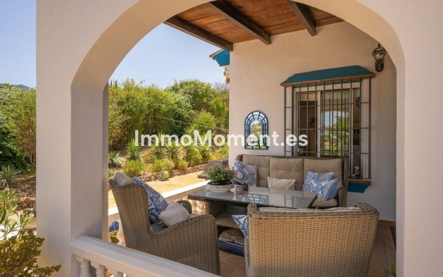 Wiederverkauf - Freistehende Villa -   Inländisch - Alhaurín el Grande Centro