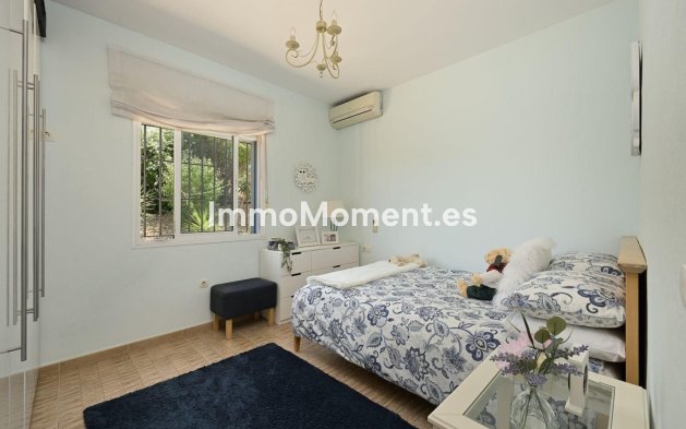 Wiederverkauf - Freistehende Villa -   Inländisch - Alhaurín el Grande Centro