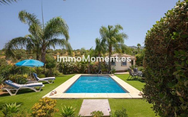 Wiederverkauf - Freistehende Villa -   Inländisch - Alhaurín el Grande Centro