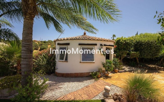 Wiederverkauf - Freistehende Villa -   Inländisch - Alhaurín el Grande Centro