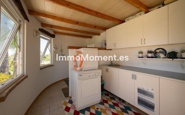 Wiederverkauf - Freistehende Villa -   Inländisch - Alhaurín el Grande Centro